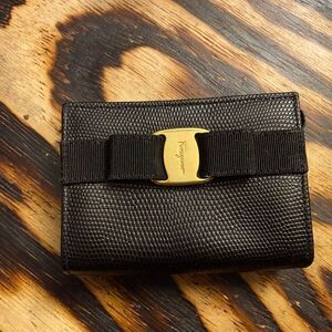 Authentic BEAUTIFUL Salvatore Ferragamo Vara Ribbon Pouch Leather